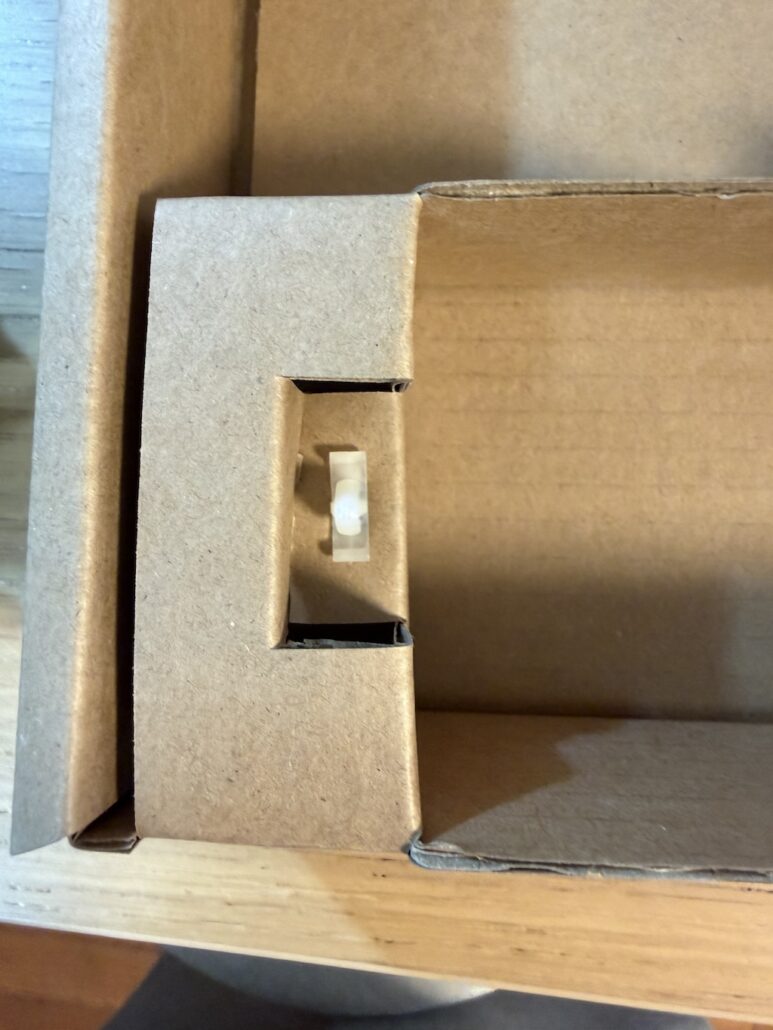 電源抜け防止フック